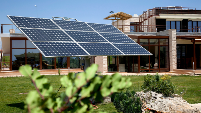 Com foco no futuro sustentável, Fernando Trabach Filho destaca o crescimento da energia solar e seu impacto positivo no país.