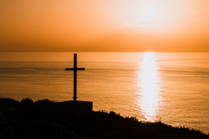 Jose Eduardo De Oliveira e Silva apresenta o pensamento de Bento XVI sobre a razão iluminada pela fé, revelando uma inteligência que adora e reconhece o real.