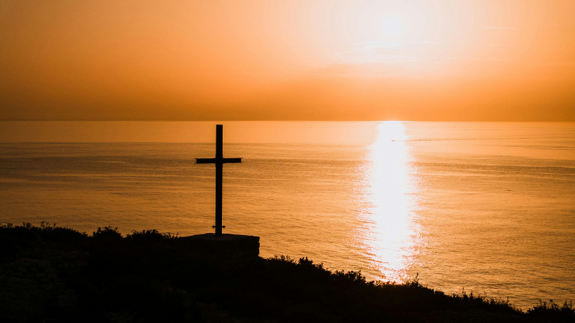 Jose Eduardo De Oliveira e Silva apresenta o pensamento de Bento XVI sobre a razão iluminada pela fé, revelando uma inteligência que adora e reconhece o real.