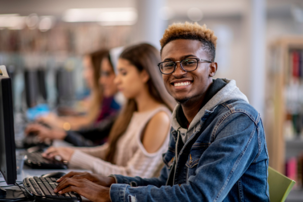 BNCC e inovação: Entenda como alinhar tecnologia, currículo e aprendizagem significativa com a análise de Sérgio Bento De Araújo no centro do debate educacional.